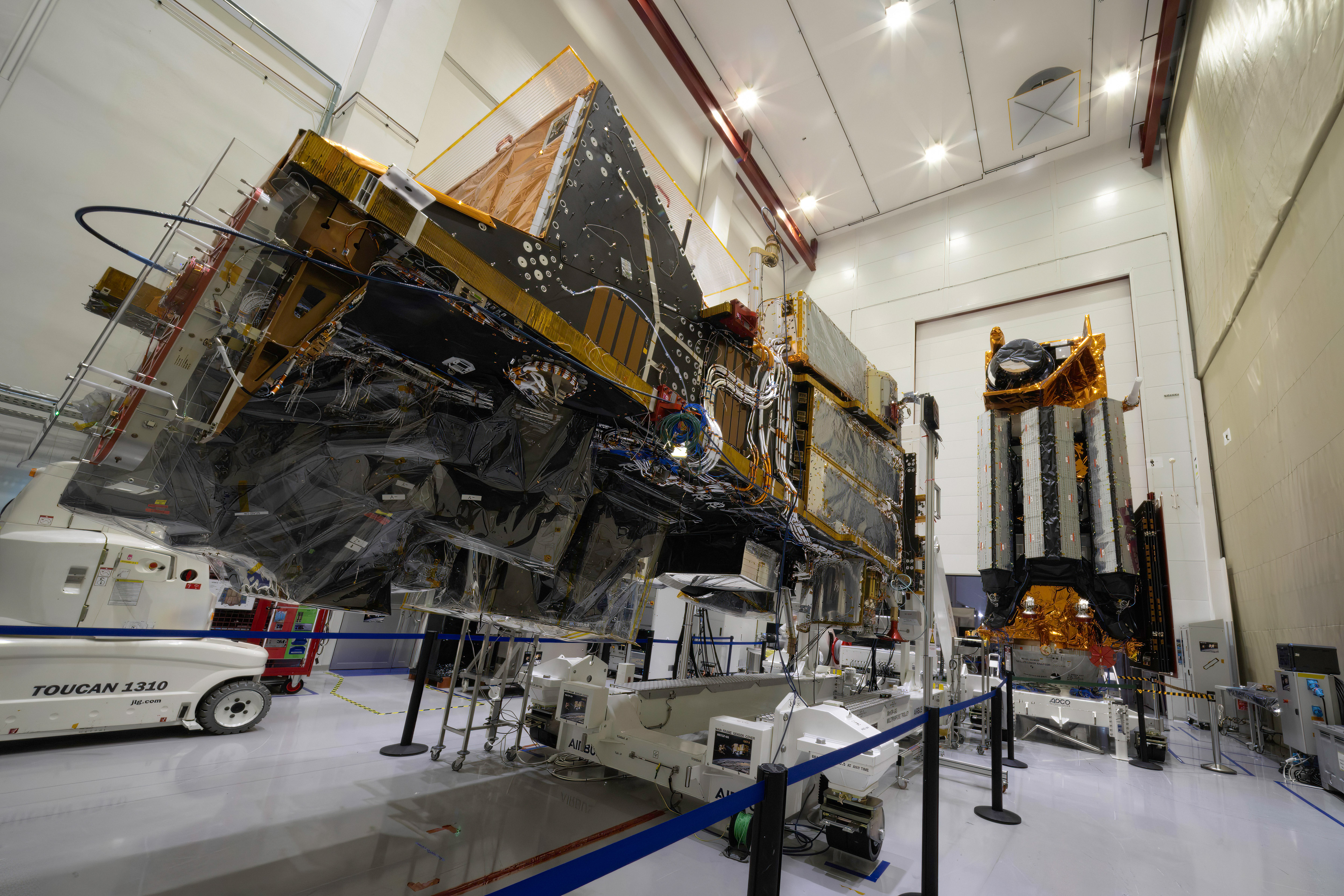 MetOp-SG satellites in the Airbus cleanroom in Toulouse. Photo: ESA / Manuel Pedoussaut
